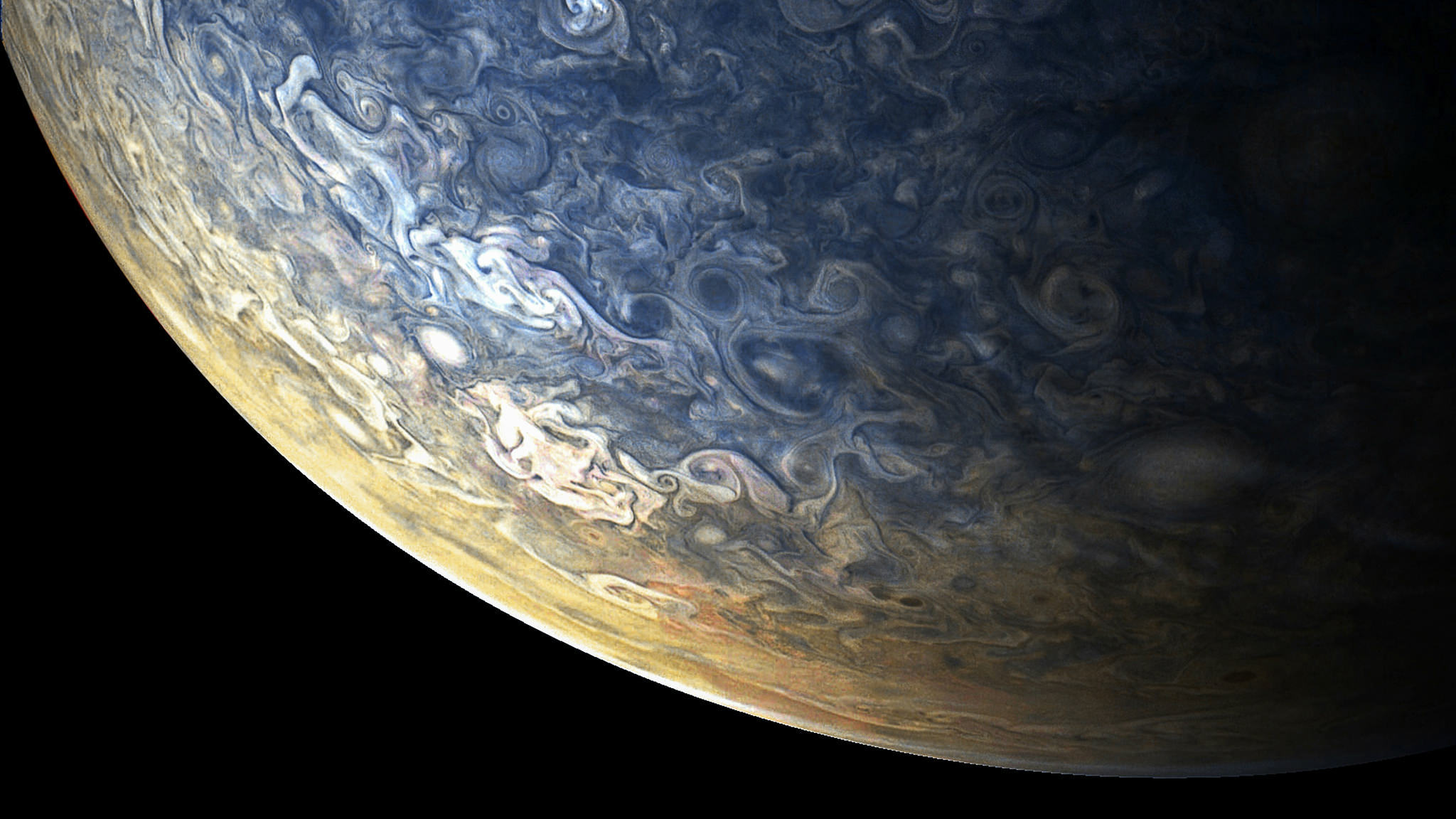 NASA's $1 Billion Juno Probe Has Been Sending Back Some Jaw-Dropping Photos of Jupiter